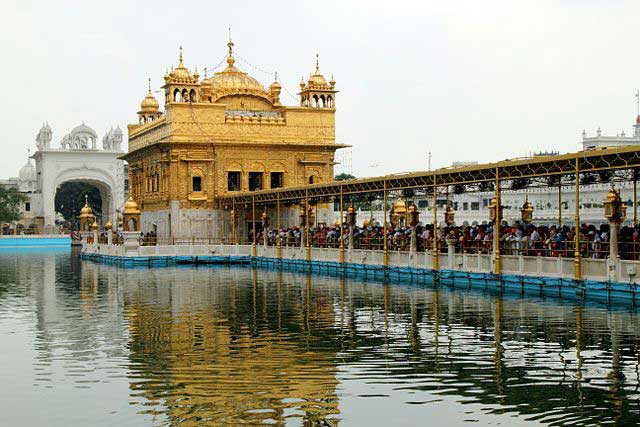 Harmandir sahib - 7 Interesting Places To Visit In Punjab, India